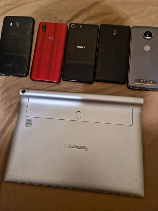 Лот мобильных телефонов, планшет