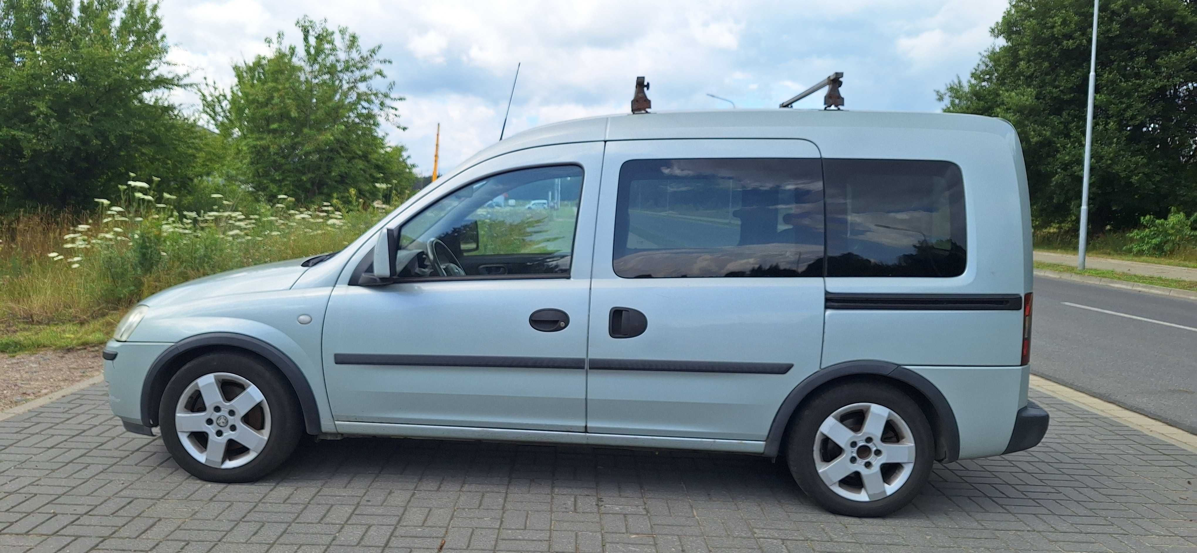 samochód osobowy Opel Combo