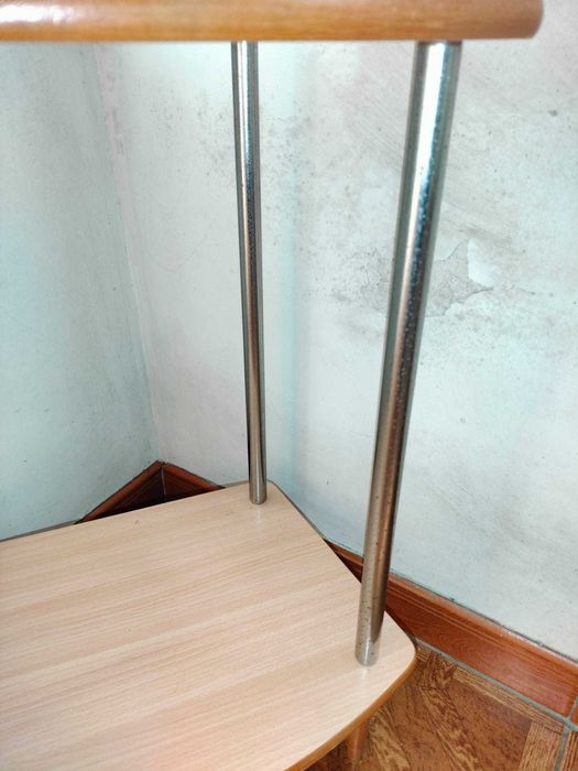 Mesa de entrada para colocação de telefones