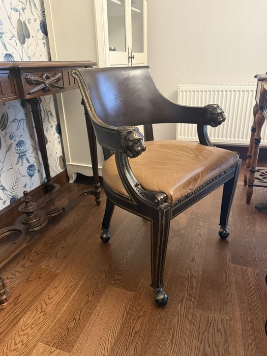 Крісло вінтажне, декор ЛАТУНЬ, ШКІРА