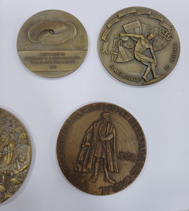 Lote 5 / Conjunto 5 de 5 Medalhas Comemorativas de Portugal em Bronze