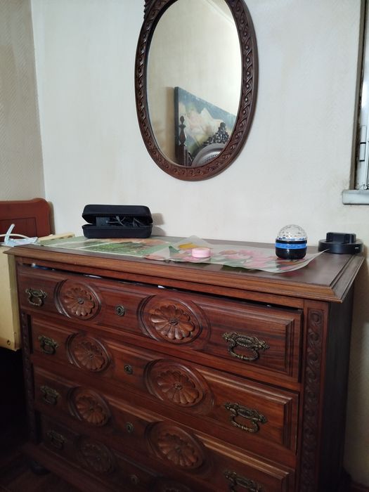 Mobilia de quarto em mogno