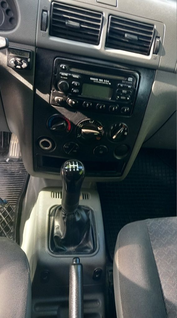 Ford/Transit/Connect/1.8 D/Webasto/Klima/Podgrzewane fotele/Sprawny