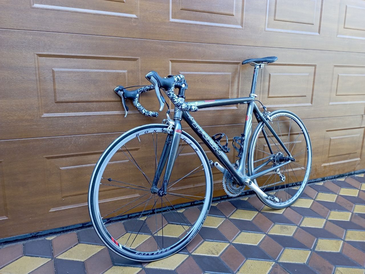 Продам карбоновый шоссейный велосипед Trek Madonna 5.2