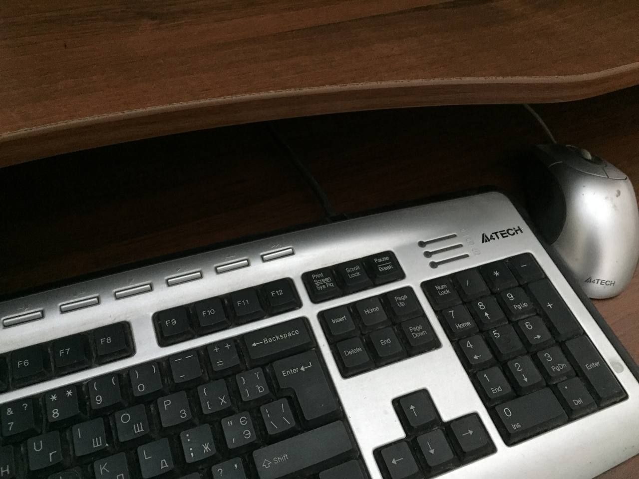 Системний блок монітор клавіатура мишка