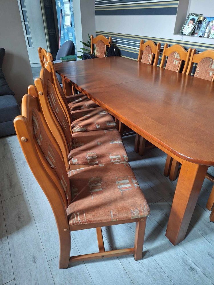 Stół z 12 krzesłami