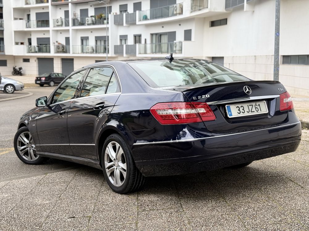 Mercedes-Benz E 220 CDi Avantgarde BlueEfficiency Auto.