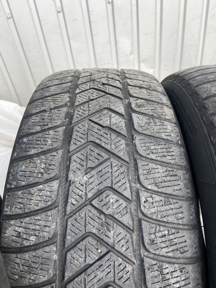 Продам б/у резину Pirelli 235/55 R 19