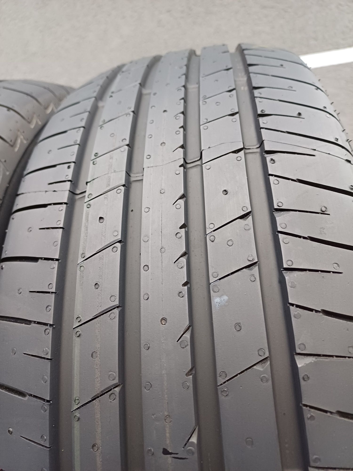 215/55/18 Sprzedam parę nowych opon letnich Bridgestone