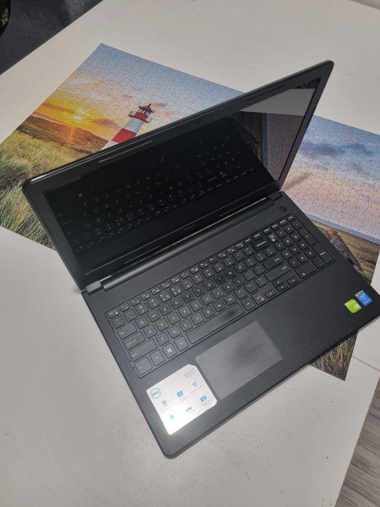 Laptop Dell Inspirion 15 3000 + Ładowarka i torba