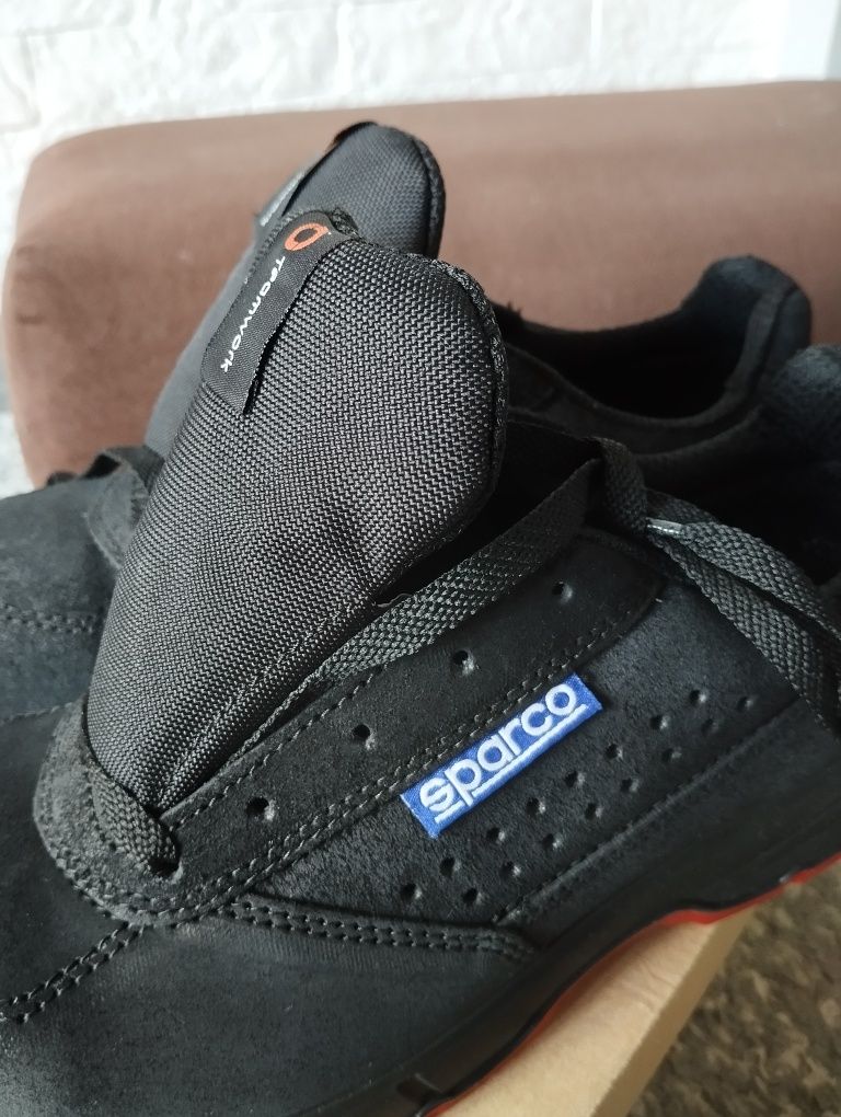 Продам кросівки sparco