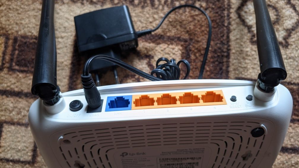 Продам полностью рабочий wi-fi роутер Tp-Link TL-WR841N