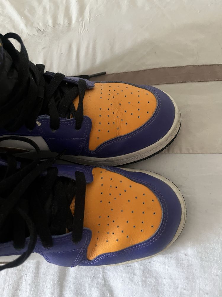 Jordan 1 Mid Lakers