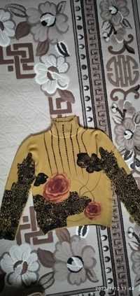 женский свитер горчичного цвета