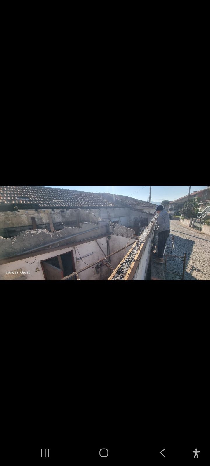 Obras Remodelações Manutenção  Telhados Pinturas mudanças etc