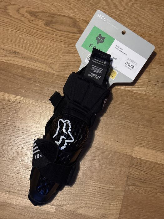 Ochraniacz łokci Fox Junior Titan Race Black nowy