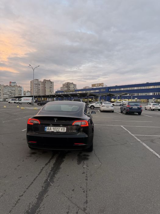 Тесла модел 3 2020года 75кв лонг рейнж