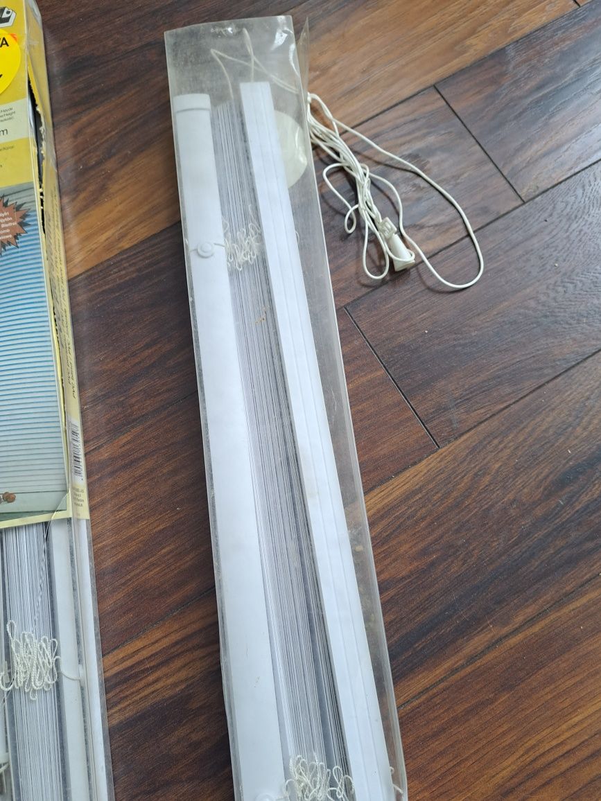2 Żaluzje aluminiowe białe nowe, 60x80