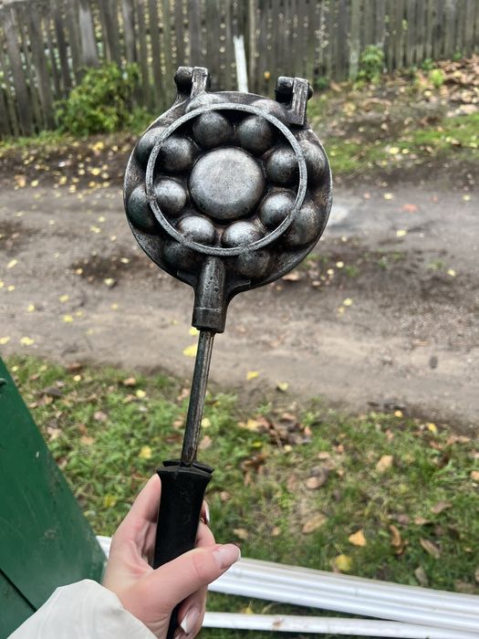 Горішниця форма металева чугунна