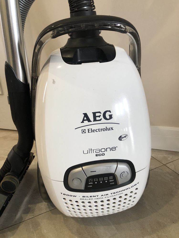 Пилосос AEG (Electrolux)