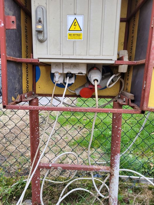 Skrzynka elektryczna budowlana