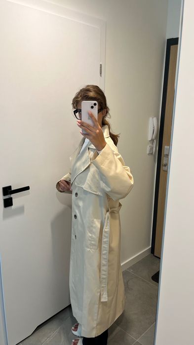 Jasny beżowy trencz Sinsay