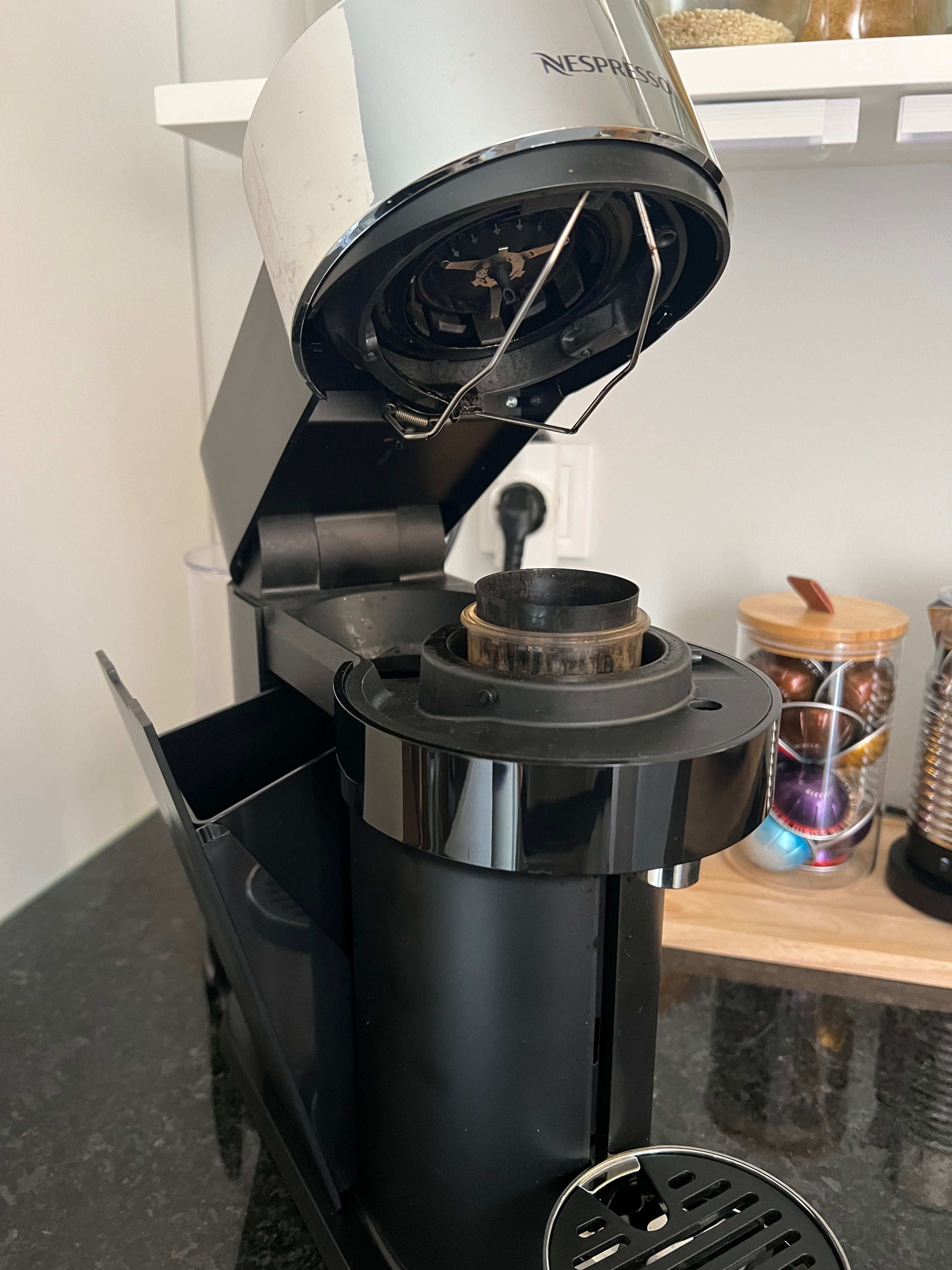 Máquina café Nespresso vertue next deluxe