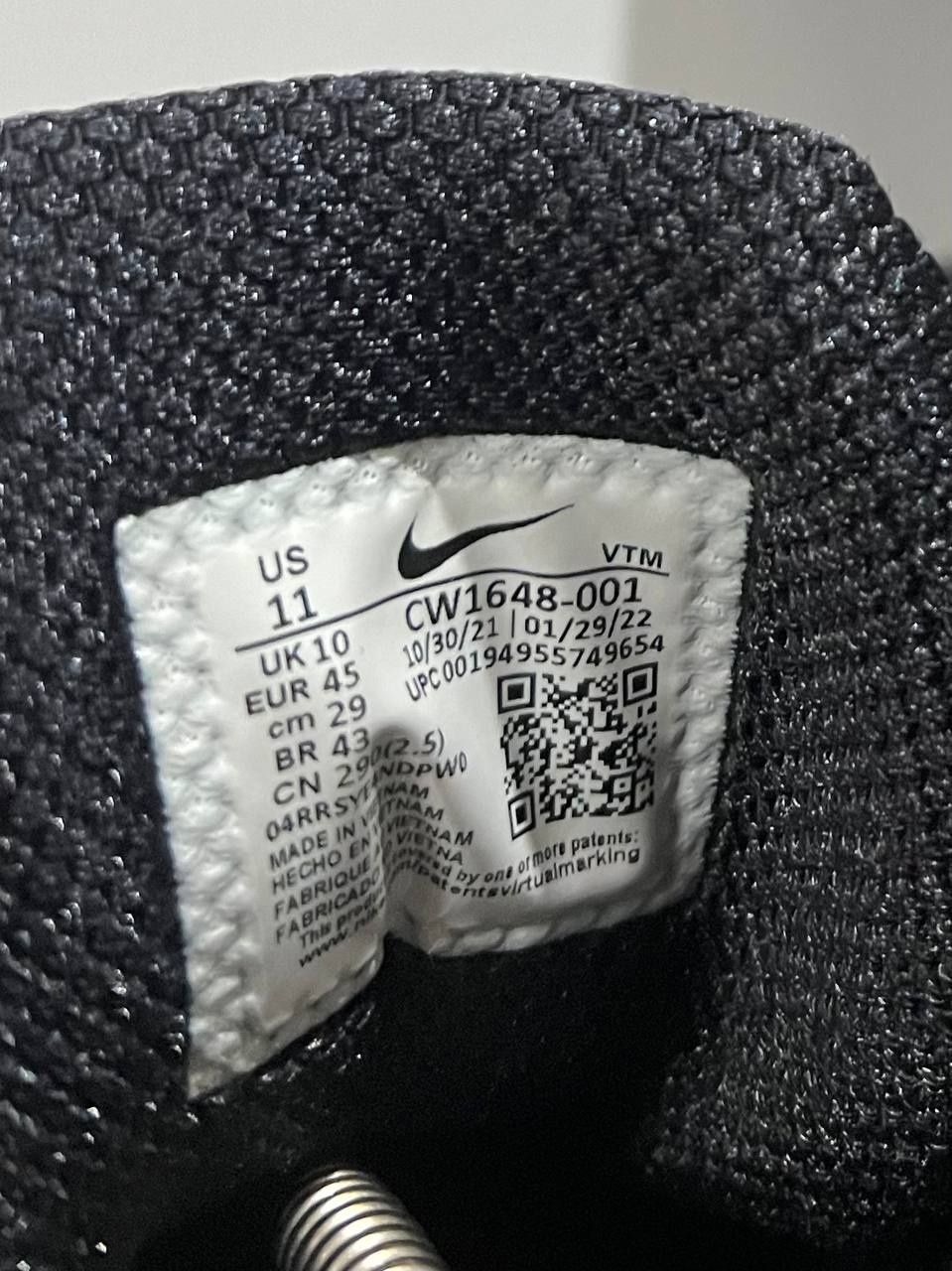 Кросівки чоловічі Nike Air Max Genome Black CW1648-001
Стан кросівок х