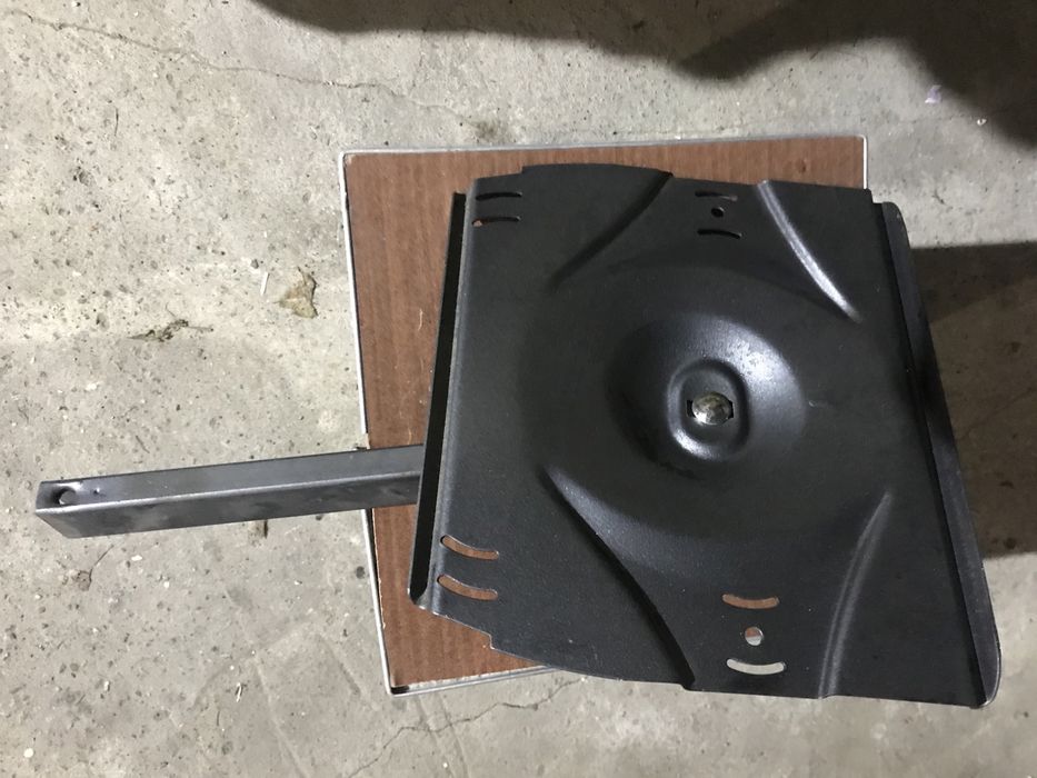 Кронштейн полка держатель для телевизора или микроволновки.