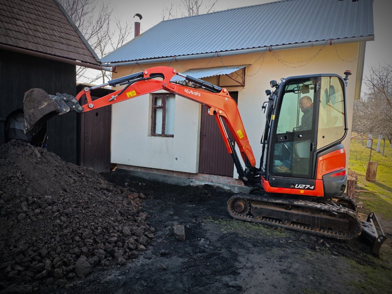 Usługi Koparko Ładowarka , Minikoparka 2.7 t.