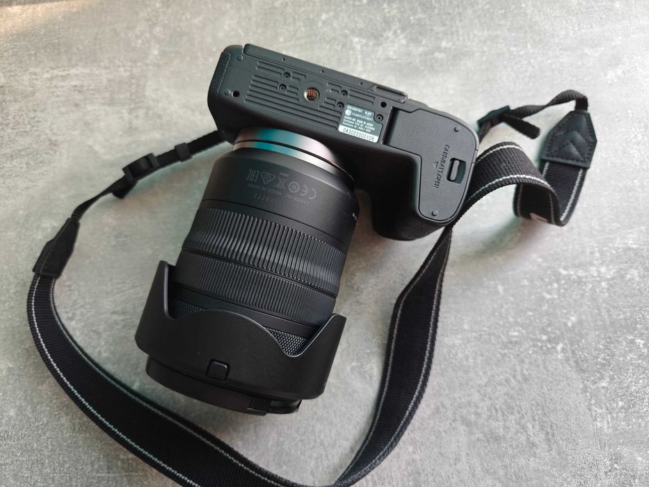 Canon EOS RP + RF 24-105mm f/4 L IS USM + EF+EOS R Mount Kit