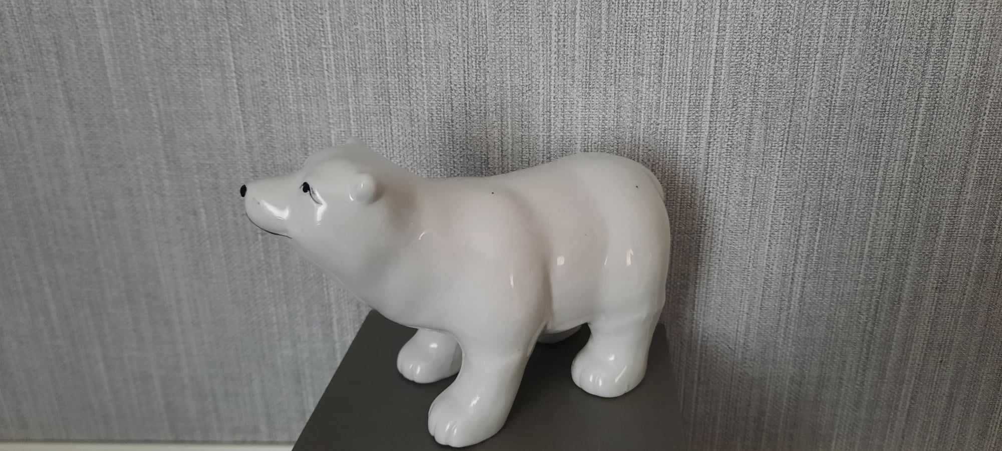 Porcelanowa figurka Biały niedźwiedź