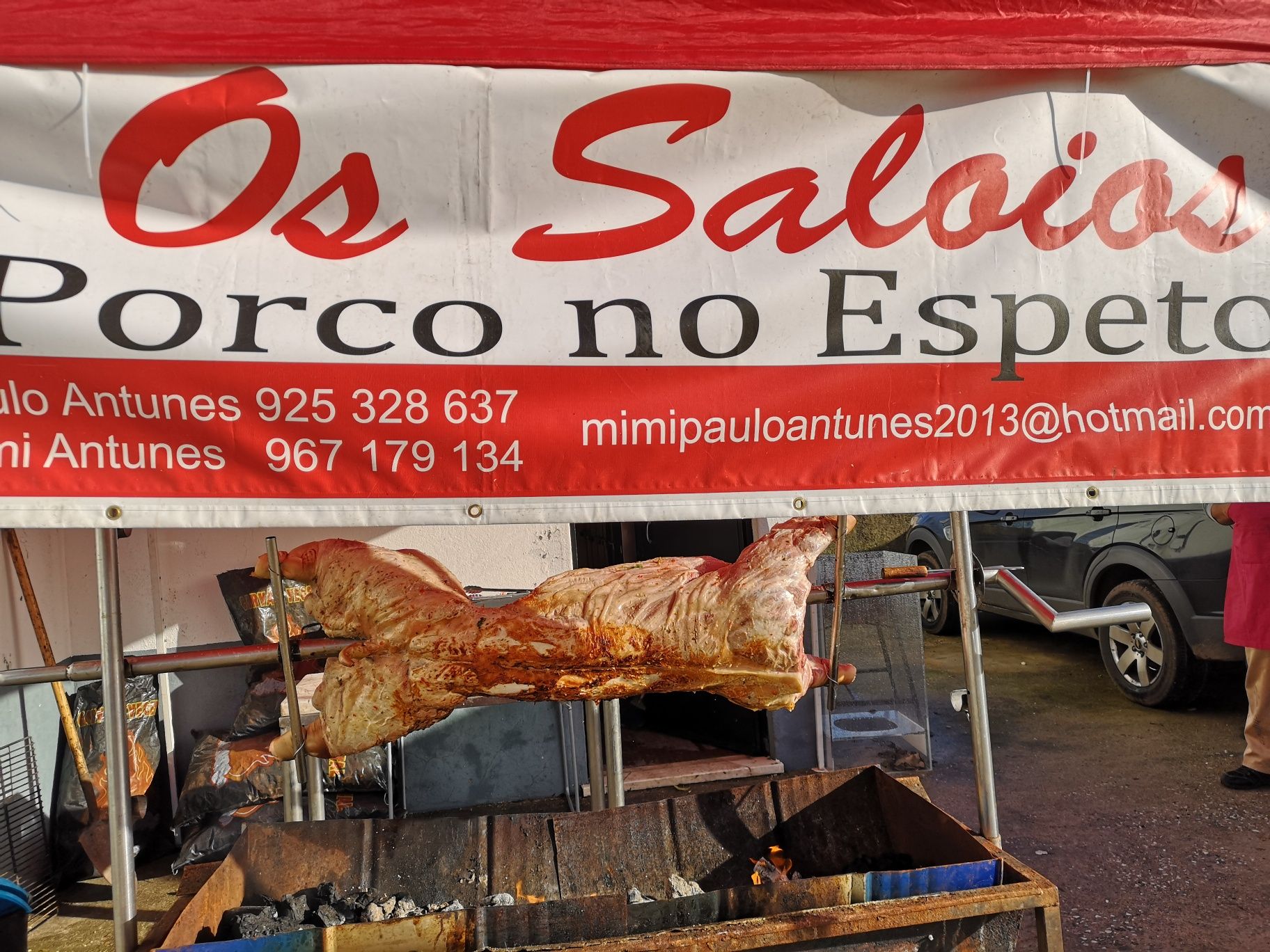 Os saloios do porco no espeto