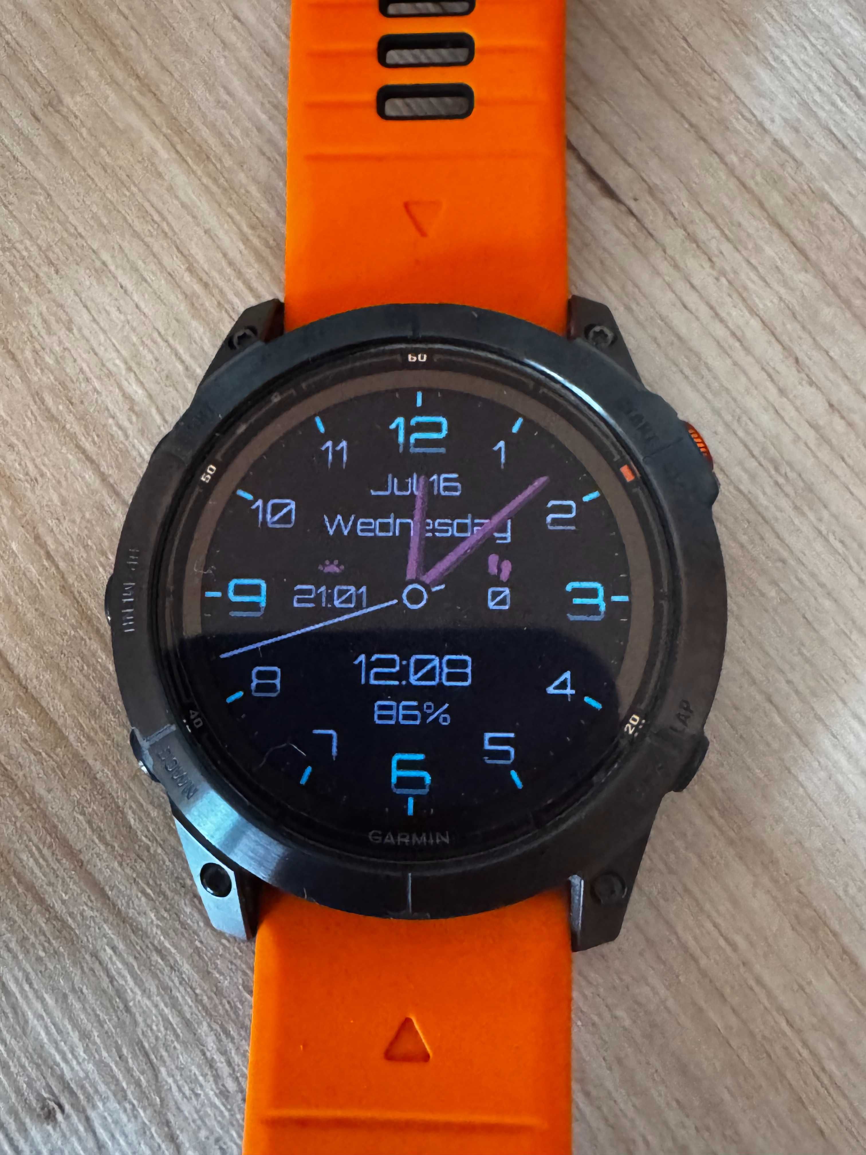 Apple Watch 8 Cellular 45 mm i Garmin Feniks 7x pro solar 51mm