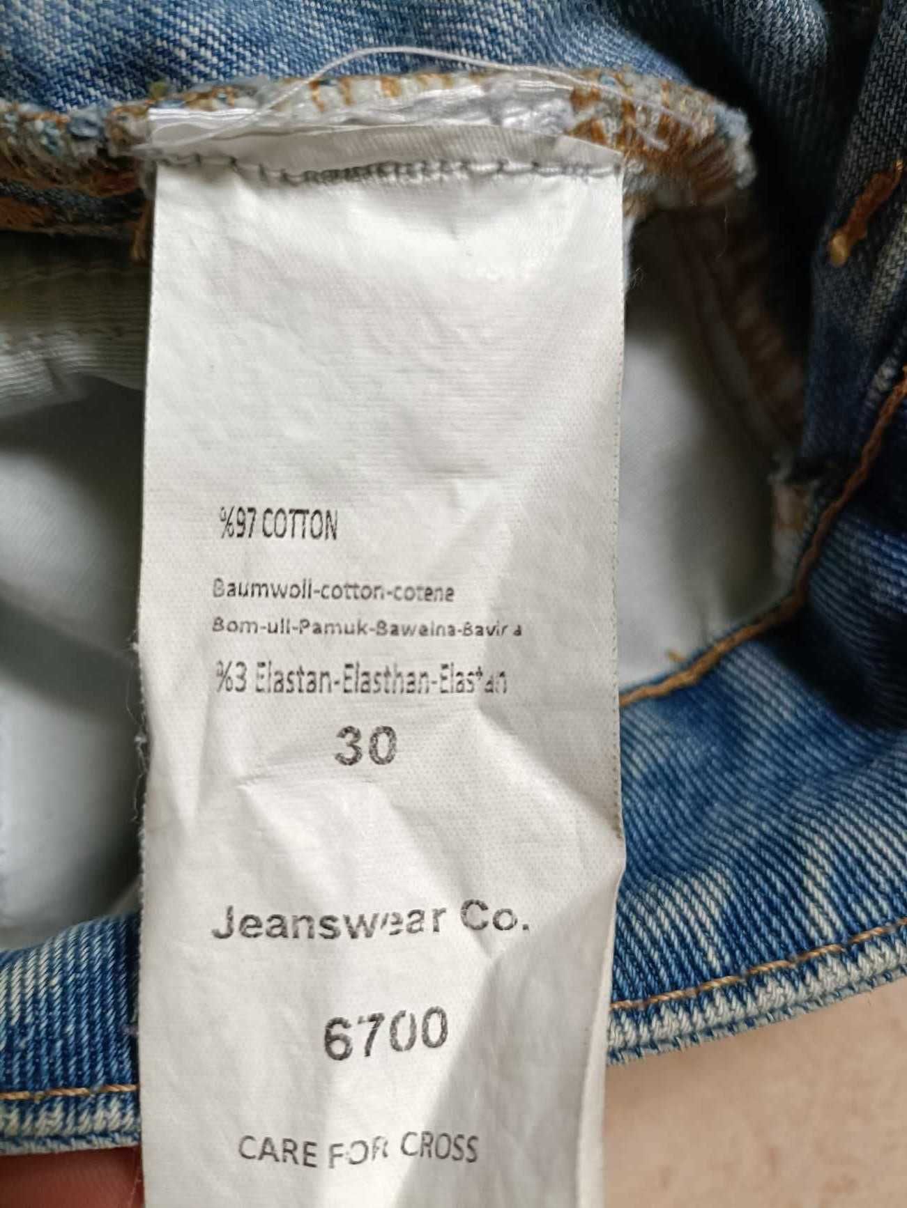 Krótkie spodenki roz 30