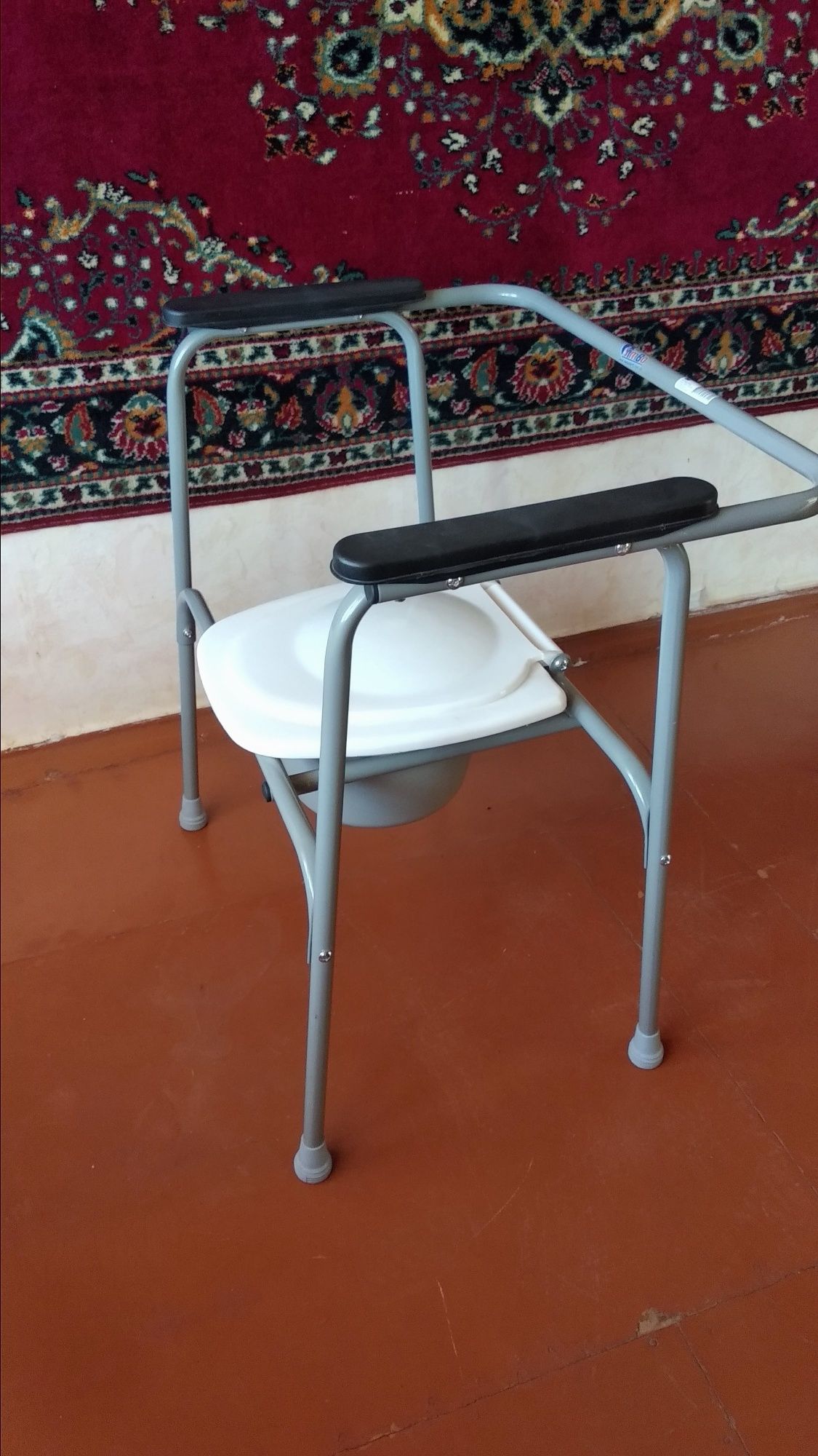Санітарне крісло-туалет
