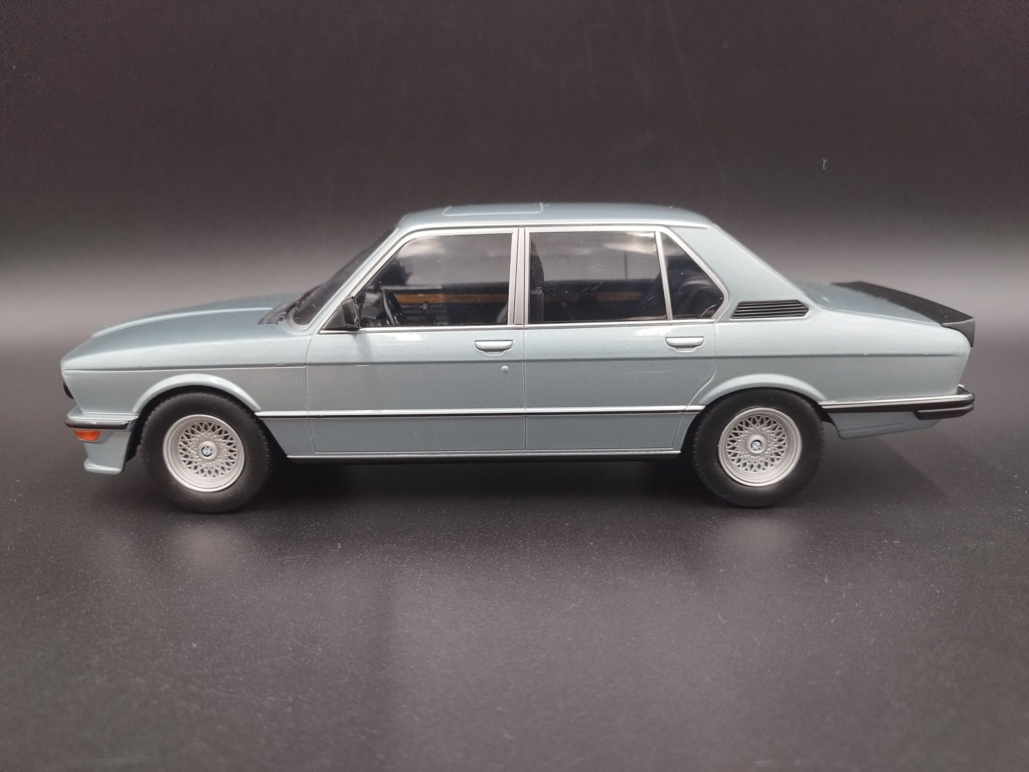 1:18 Norev 1980 BMW M535i E12 –light blue metallic