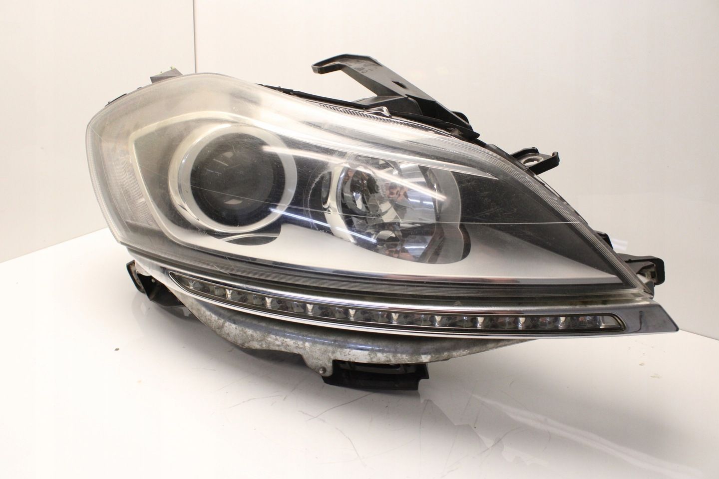 LANCIA CHRYSLER DELTA 08R- LAMPA PRAWA REFLEKTOR PRAWY PRZÓD PRZEDNI XENON