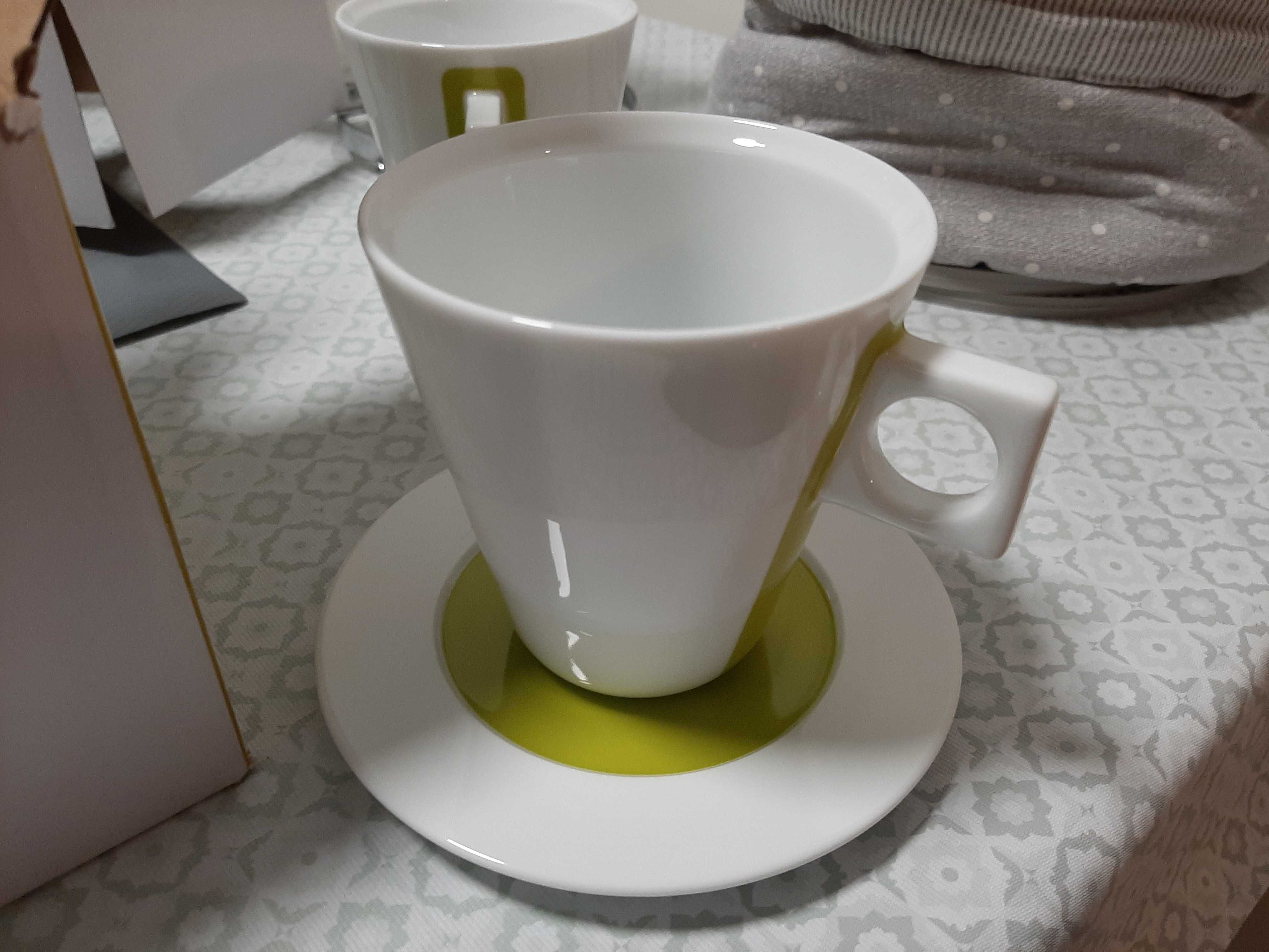 Chávenas grandes meia de leite dolce gusto. São de coleção.