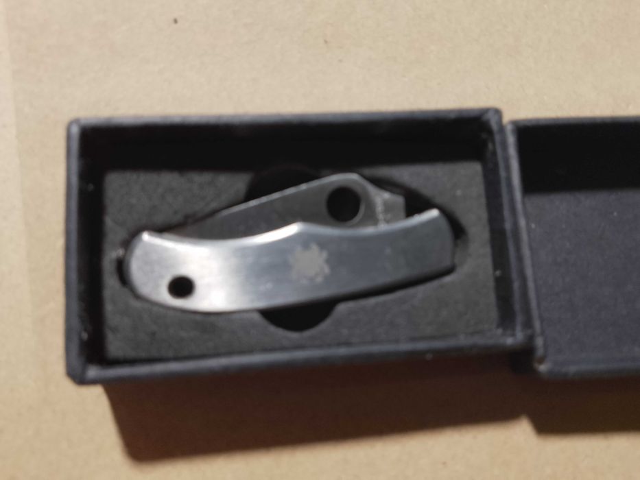 mini nóż składany Nóż składany Spyderco plus etui - nieużywany