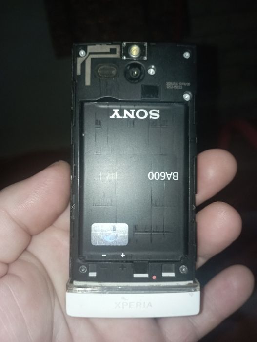 Sony Xperia st25i zadki model