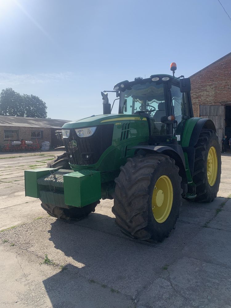 John Deere 6195M