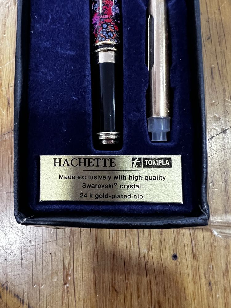 Caneta tinta permanente banhada ouro 24k Hachette