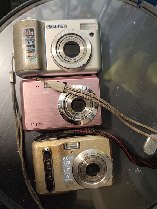 Dwa stare aparaty cyfrowe