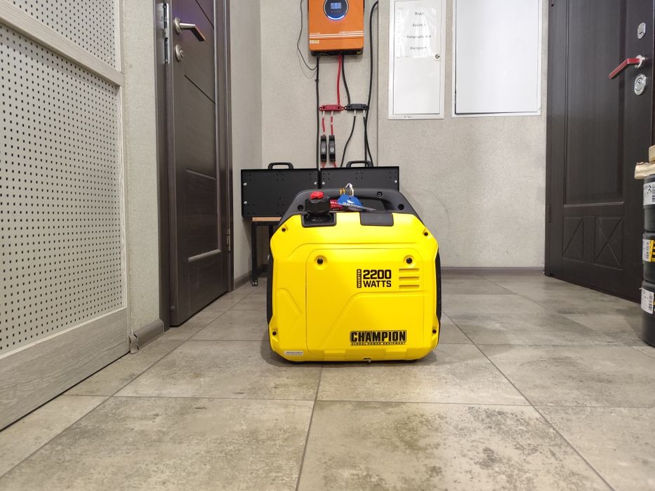 Новий генератор Champion 2200 92001I -EU