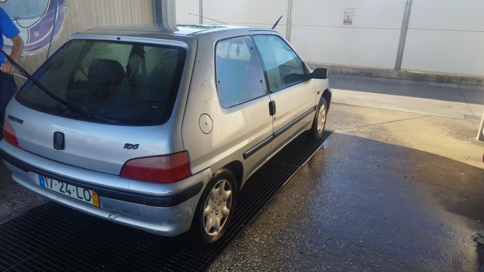 Peugeot 106.                ...