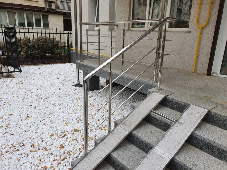 Пандус, Перила на пандуси,  Поручні для інвалідів, Флагшток