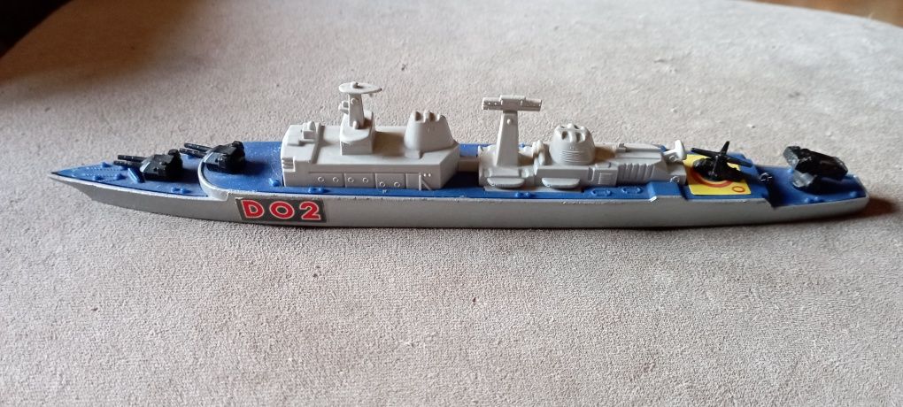 Barco miniatura Guided Missile Destroyer 1976