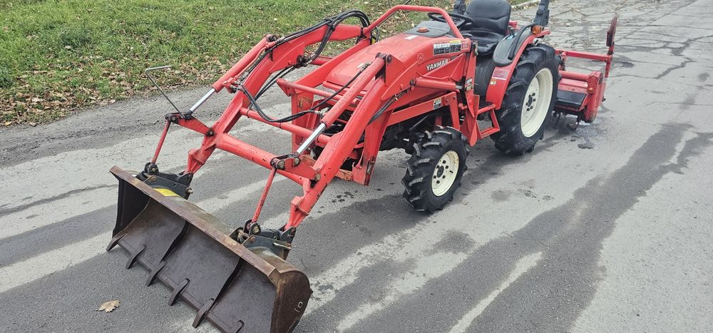 Мінітрактор Трактор з фронтальним Навантажувачем Yanmar  AF 220