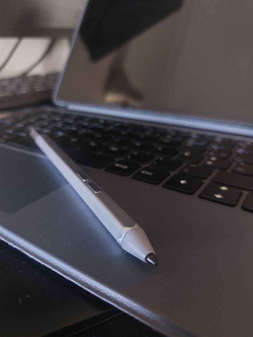 Tablet Lenovo + Caneta + Capa + Teclado com rato + Protecção de Ecrã